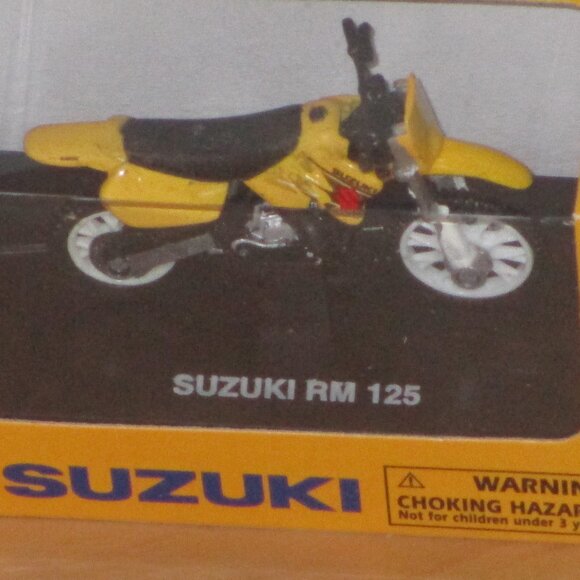 New Ray Lot of 4 Different Motorcycles 1 Yamaha 1 Honda 1 Kawasaki 1 Suzuki New - Picture 3 of 5